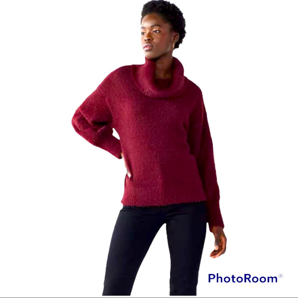 Casual Corner Dark Red Red Long Sleeve Turtleneck Sweater.